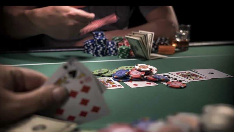 Giải mã chi tiết khái niệm Ante trong Poker